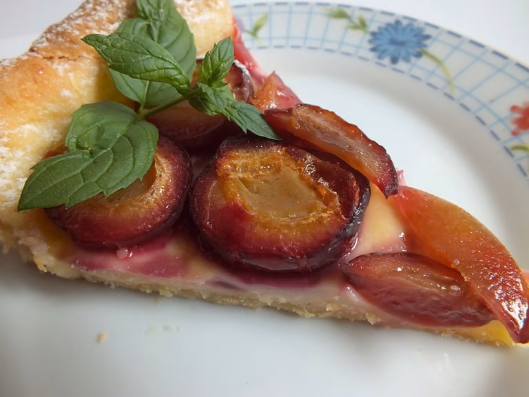 Tarta ze śliwką i budyniem