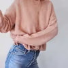 Różowy sweter oversize