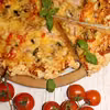 Prosta pizza z szynką, papryką i pieczarkami