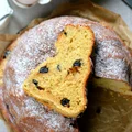 Cynamonowa babka drożdżowa z suszonymi wiśniami