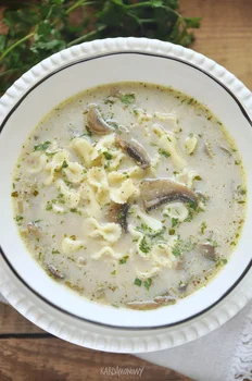 Zupa pieczarkowa z makaronem