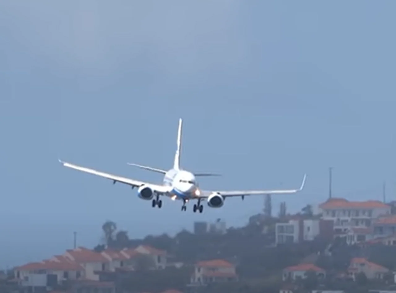 Przerażające nagranie z lądowania! Polski pilot pokazał klasę! (Wideo)