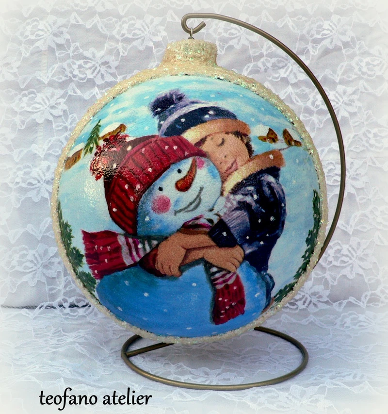Domalowywanie motywów w decoupage