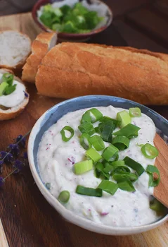 Pasta kanapkowa z serem camembert
