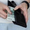 Prawie 2 tysiące złotych stypendium co miesiąc i 24 tysiące złotych na szkolenie! Starości oferują finansowe wsparcie