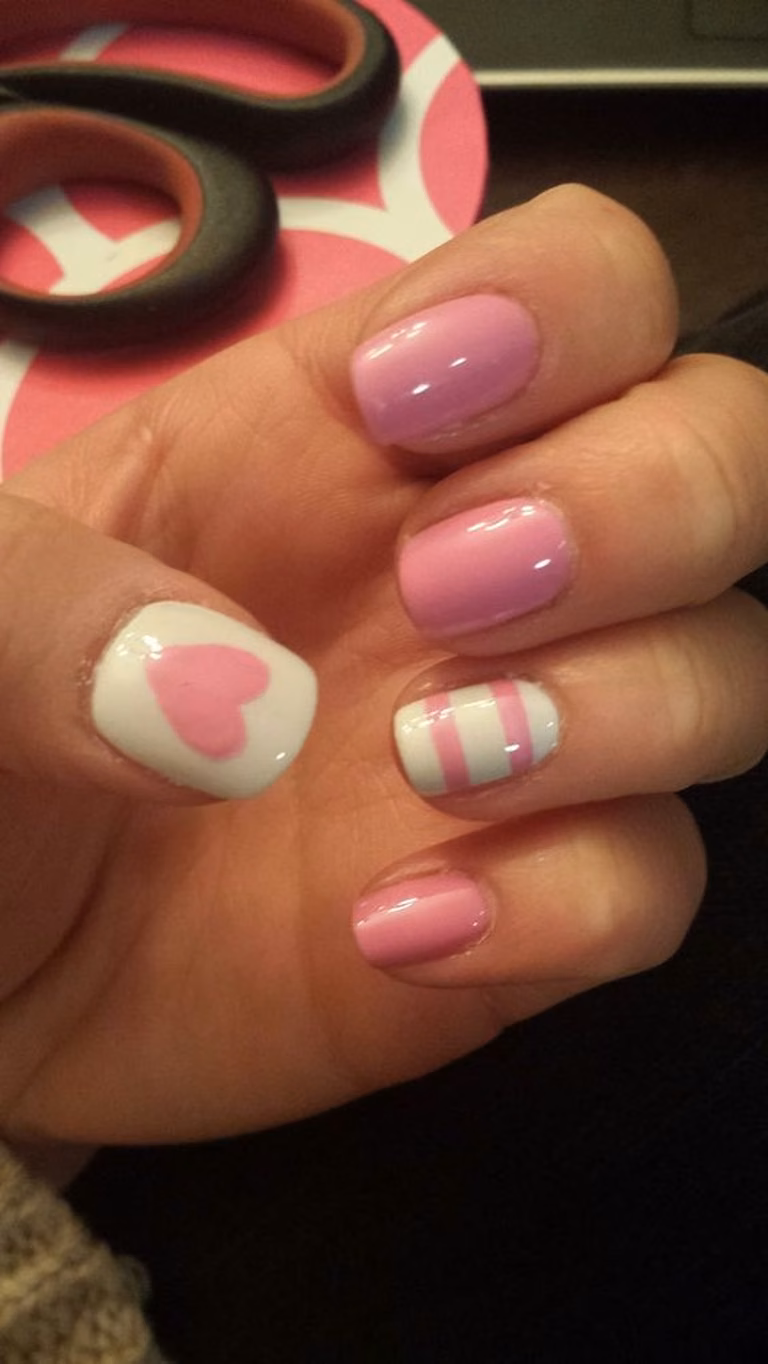 Walentynkowy manicure