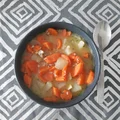 Zupa z dużą ilością warzyw, białą kaszą gryczaną zabielana mlekiem kokosowym...