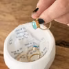 Masz dużo biżuterii w domu? Wykorzystaj kulki SILICA GEL!