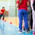 Tak źle w szkołach jeszcze nie było! Uczniowie nie potrafią skakać na skakance i kozłować piłką! Szokujące wyniki badań