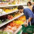 Sklepy otwarte w majówkę 2025: Gdzie i do której godziny zrobimy zakupy? (Biedronka, Lidl, Kaufland, Żabka)