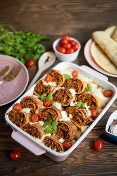 Zapiekane naleśniki z warzywnym risotto i mięsem mielonym