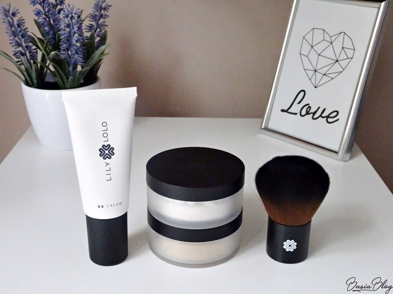 Lily Lolo - podkład mineralny, krem BB, puder Flawless Matte, pędzel Super Kabuki {recenzja}