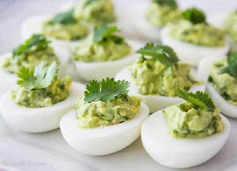 Jajka faszerowane inaczej niż zwykle – zaskocz wszystkich na Wielkanoc!