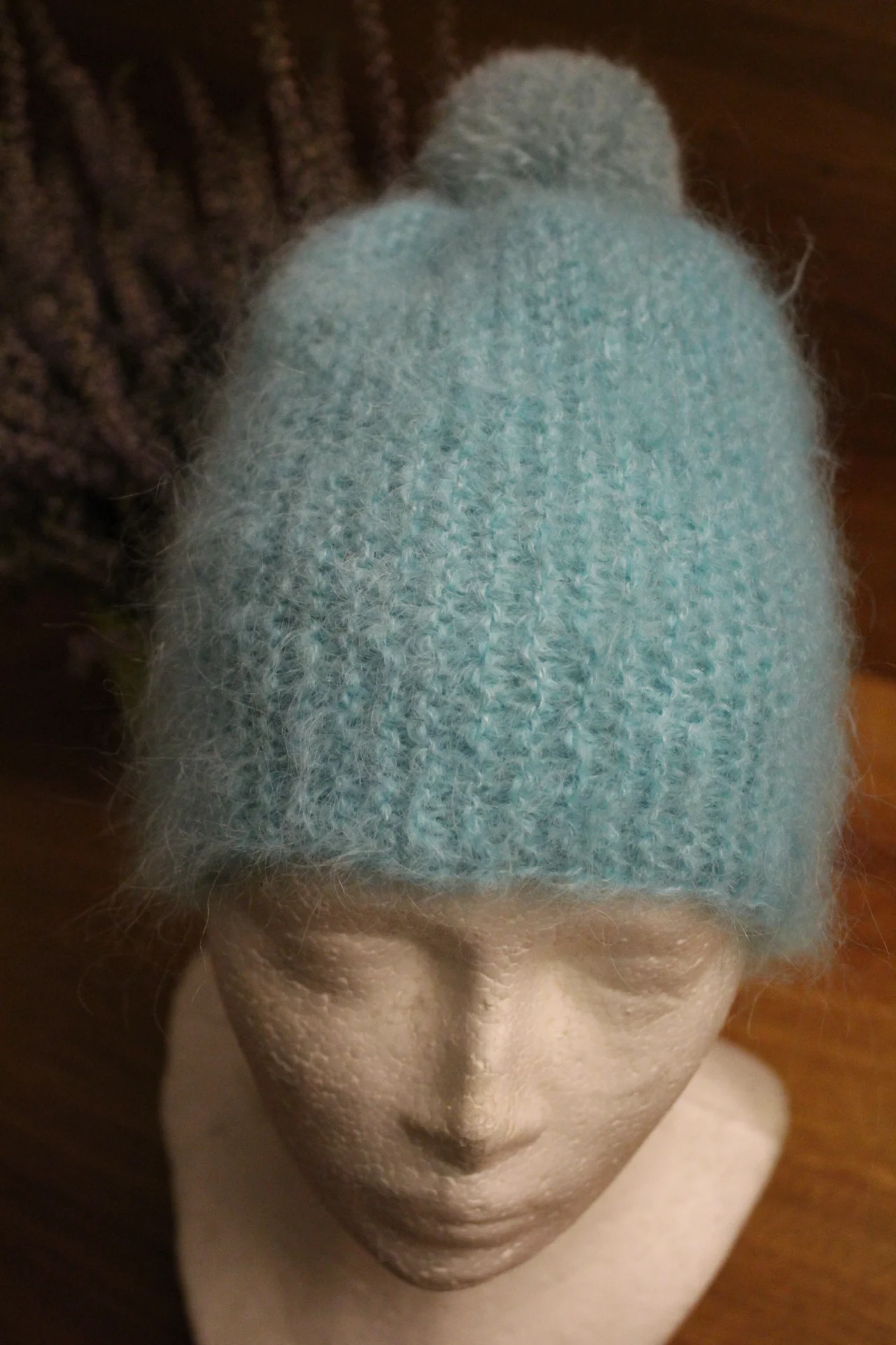 Niebieska czapka na drutach zrobiona :)