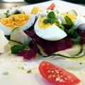 Sałatka z buraków na cukinii – Beet salad with zucchini
