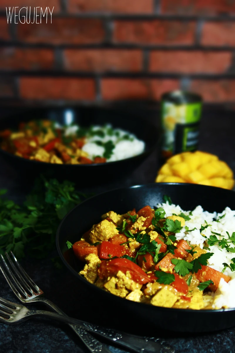 Curry z tofu i mango