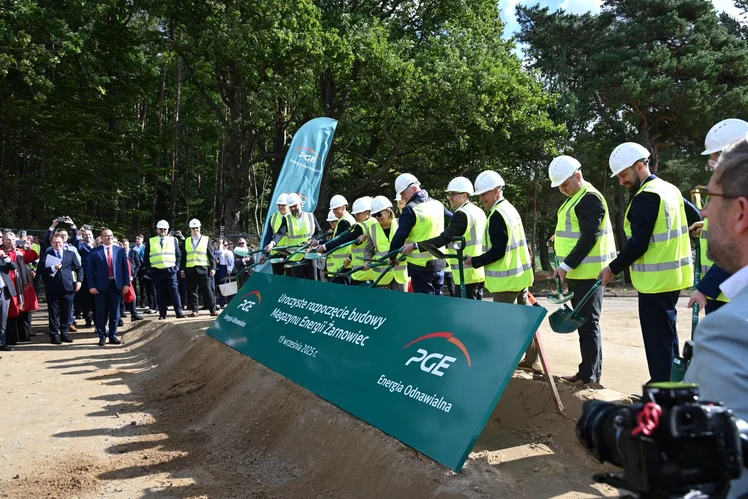 Zdjęcie Premier zapowiada tańszy prąd. Rusza największa inwestycja energetyczna w Europie! #1