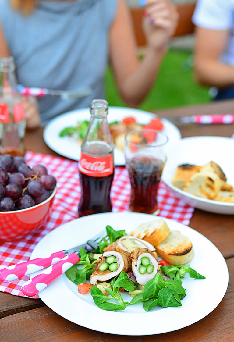 Grillowane roladki ze schabu nadziewane szynką i szparagami (i lub awokado)