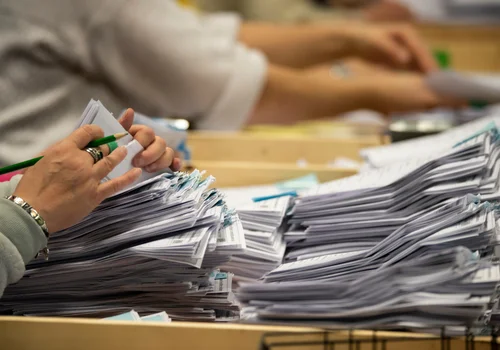 Wybory prezydenckie 2025: Sąd Najwyższy podjął decyzję w sprawie ponownego liczenia głosów!