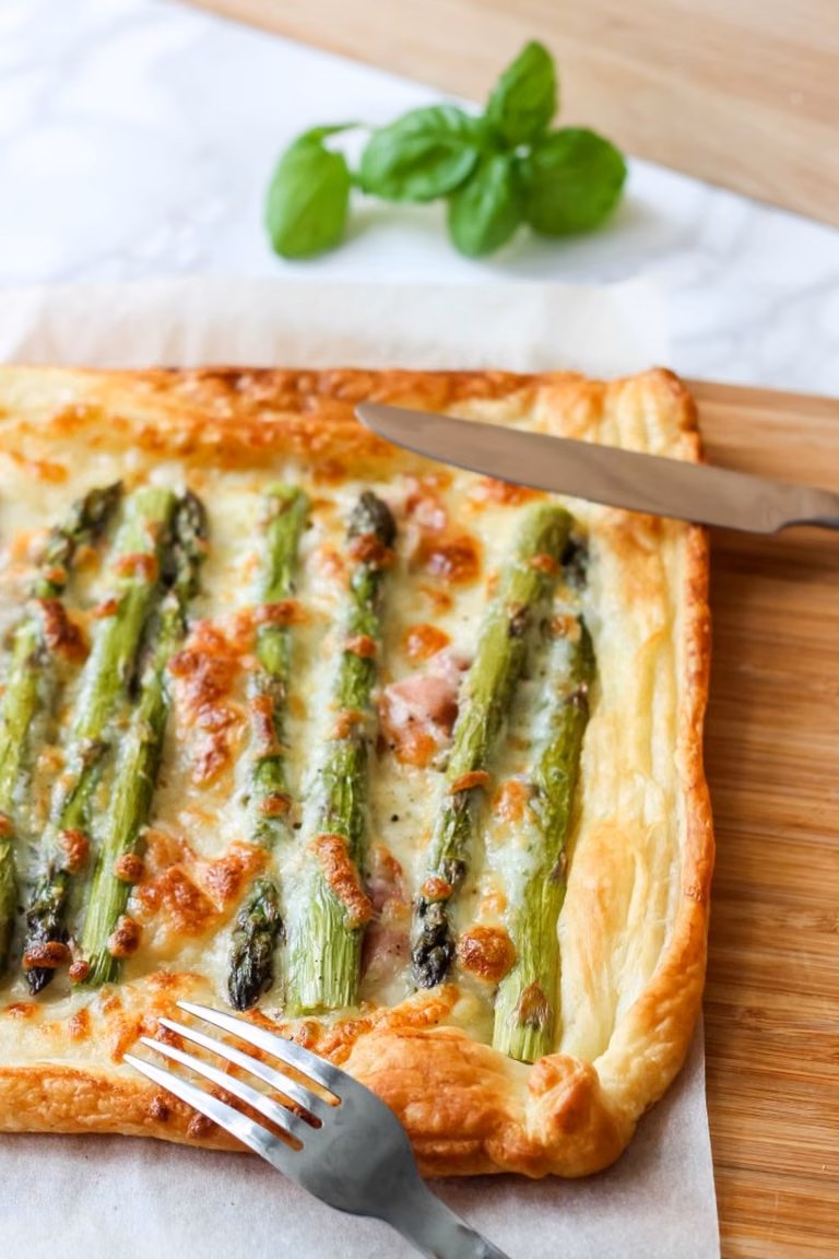 Tarta ze szparagami i boczkiem