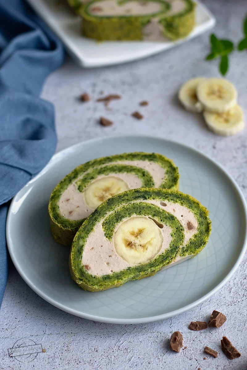 Rolada szpinakowa z bananowym kremem
