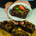 Brownie z truskawkami - mocno czekoladowe!