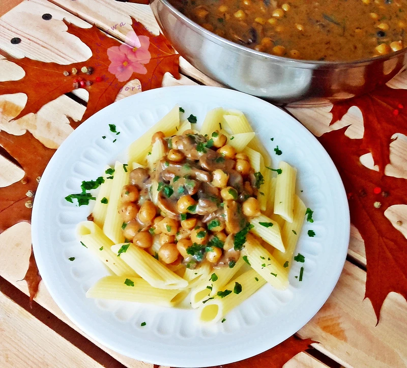 Penne z pieczarkami i ciecierzycą
