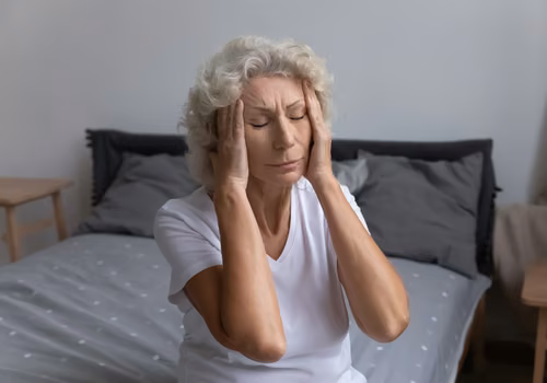 Senior nagle stał się senny lub zdezorientowany? Podczas upałów to może być ważny sygnał