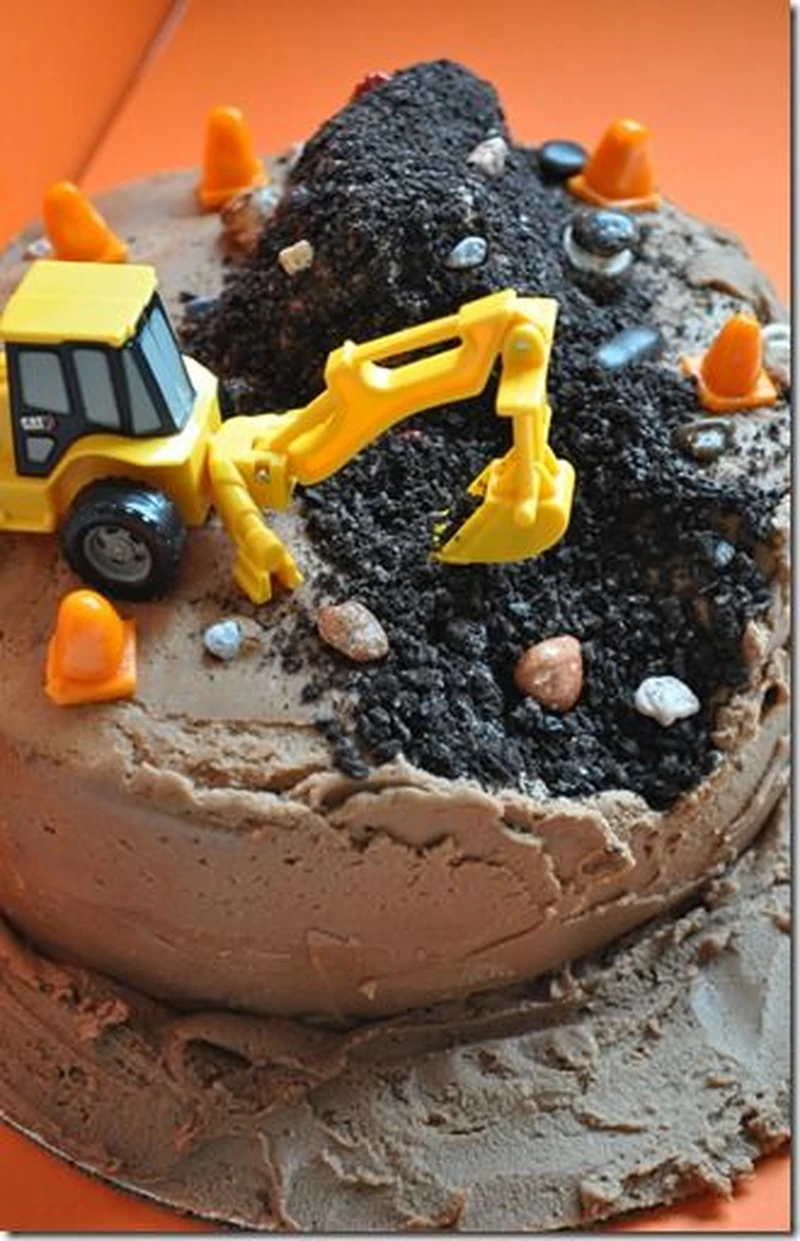 Tort z koparką