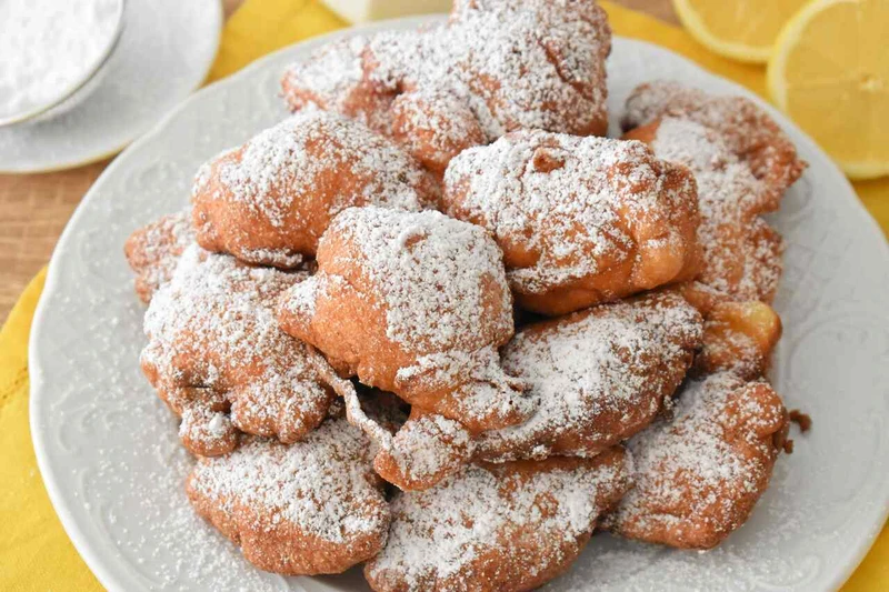 Mini pączki kładzione z rodzynkami "Friciò" z włoskiego Piemontu