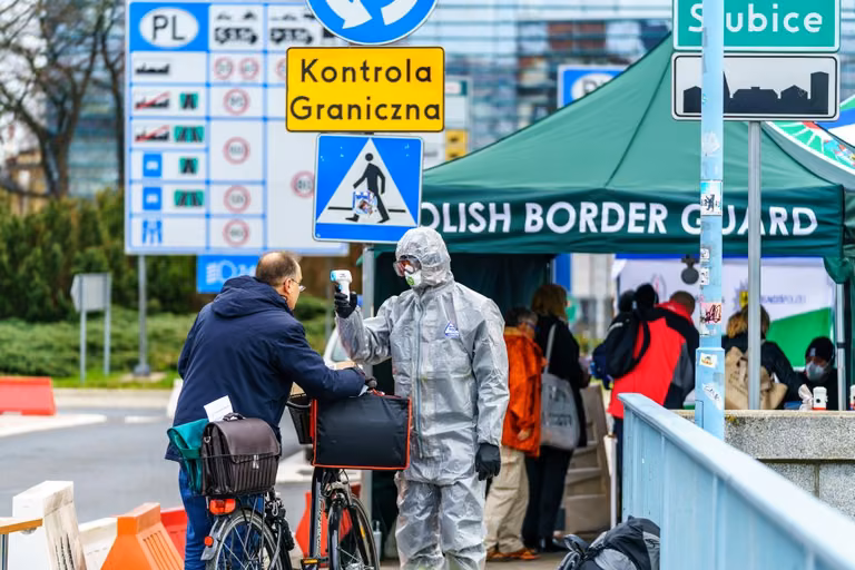 Czy grozi nam druga fala koronawirusa? Rząd szykuje się na dwa scenariusze.