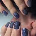 Granatowe paznokcie