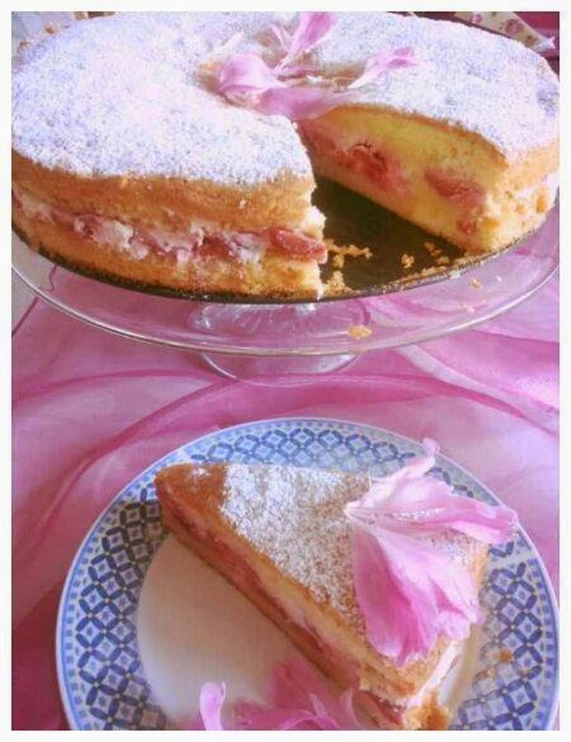 Ciasto z truskawkami na gorąco