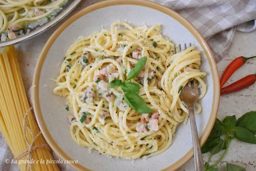 "Spaghetti alla molisana" - makaron z boczkiem, chili i świeżymi ziołami