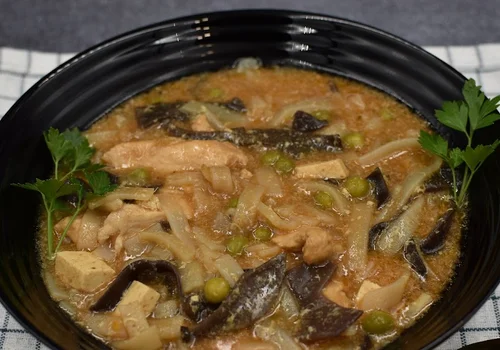 Zupa z tofu i kurczaka