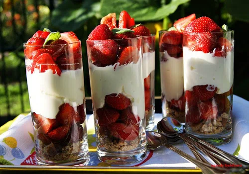 Deserek z truskawkami