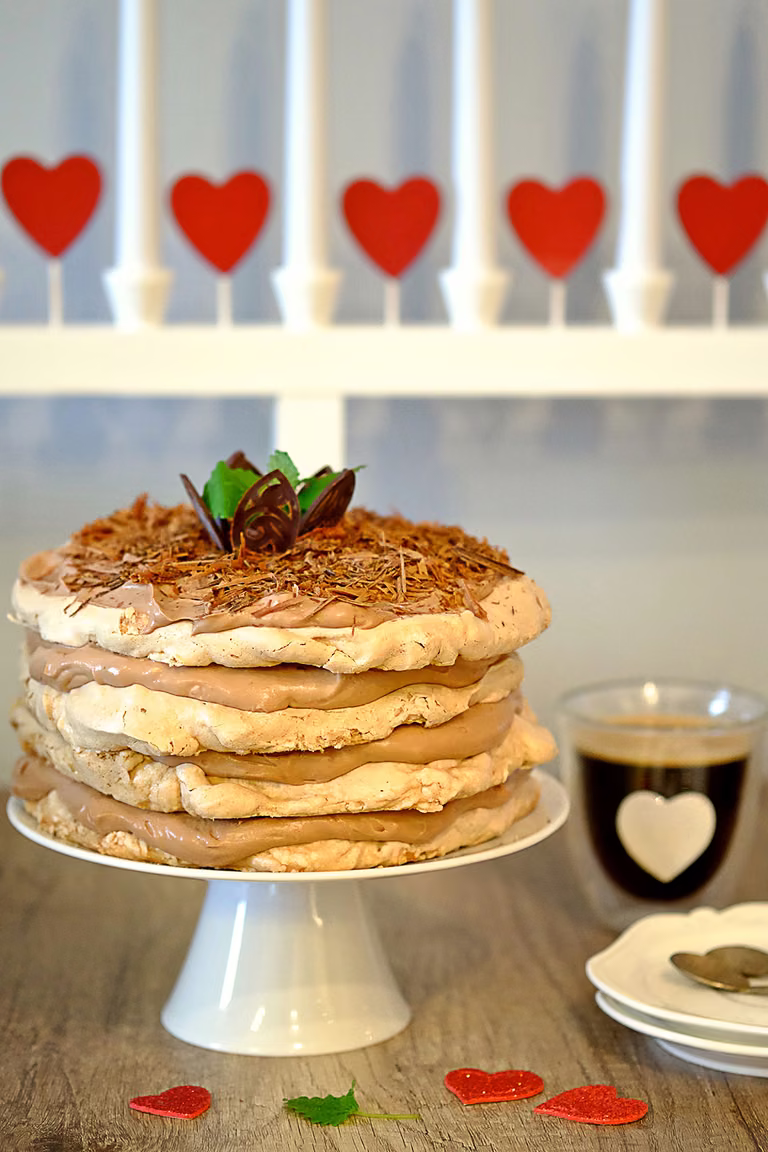 Czekoladowy tort bezowy