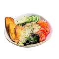 Wegański sushi bowl z tofu marynowanym z imbirem