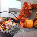 Halloweenowa zabawa zamieniła się w koszmar! Dzieci znalazły ostre przedmioty w słodyczach!