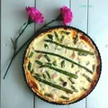 Tarta ze szparagami i łososiem