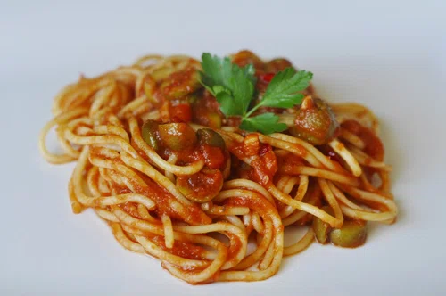 Spaghetti ala puttanesca - obiad w 15 minut