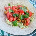 Tortilla z awokado i kurczakiem