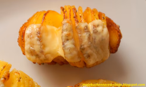 Pieczone ziemniaki Hasselback z serem