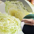 Kapusta pekińska w diecie odchudzającej – czy rzeczywiście pomaga schudnąć?