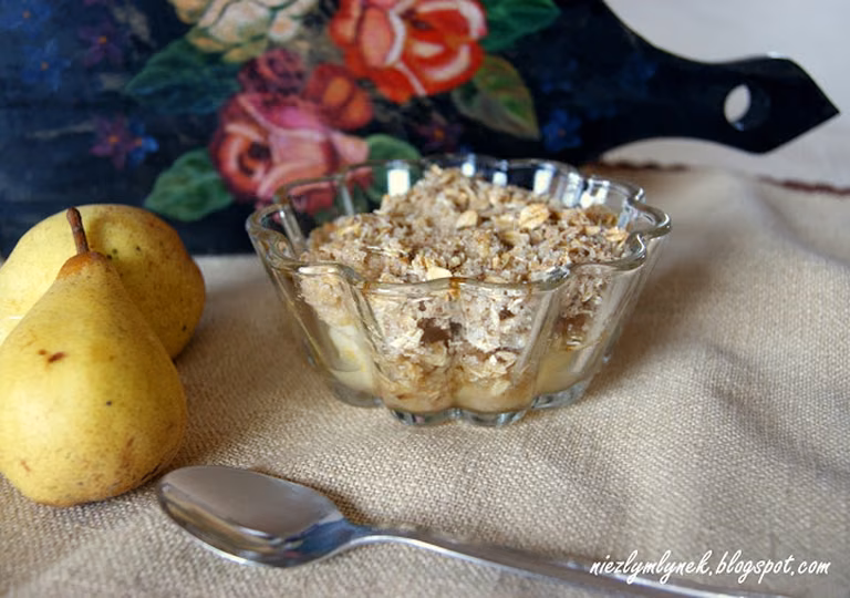 Owsiane crumble z gruszkami i cynamonem