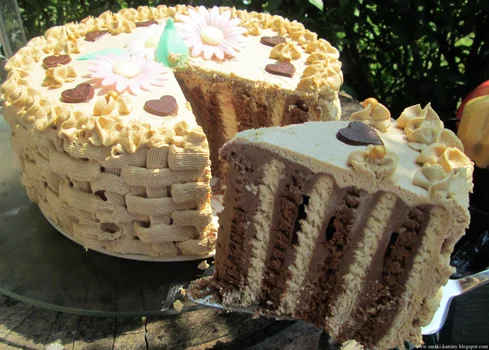 Tort bez pieczenia-herbatnikowy z masą czekoladową i kawową