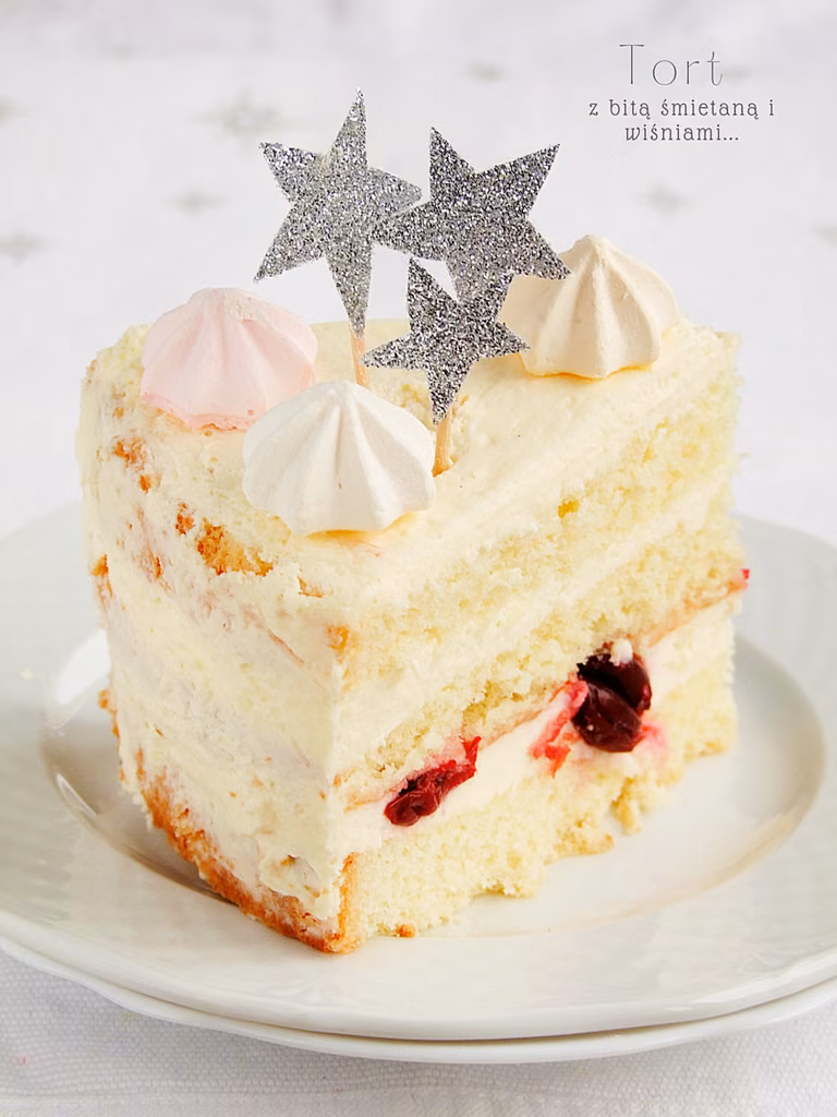 tort śmietanowy z wiśniami