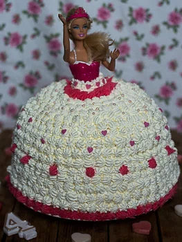 Tort Barbie na urodziny dla dziewczynki