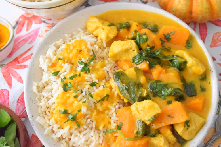 Kurczak curry z dynią i szpinakiem