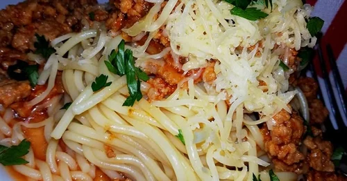 Spaghetti ze swojskim sosem